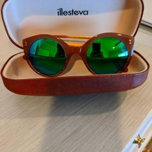 Illesteva Boca 2 sunglasses with case